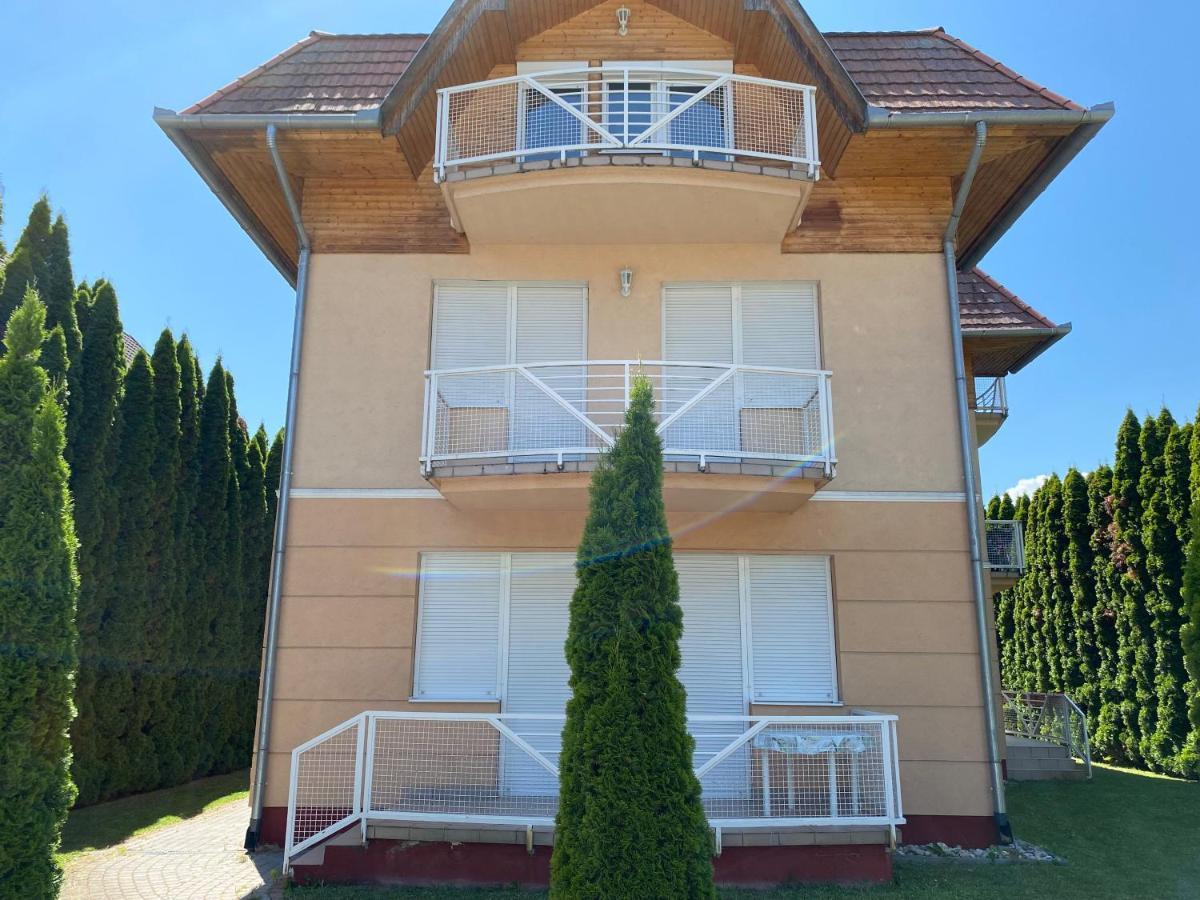 Arnyas Haz Lägenhet Balatonlelle Exteriör bild